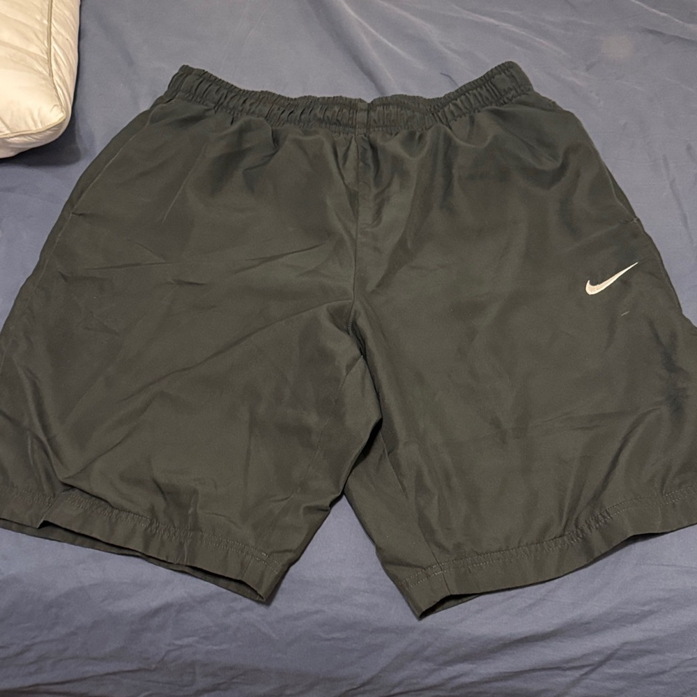 Nike Men's Dark Gray Athletic Shorts large
